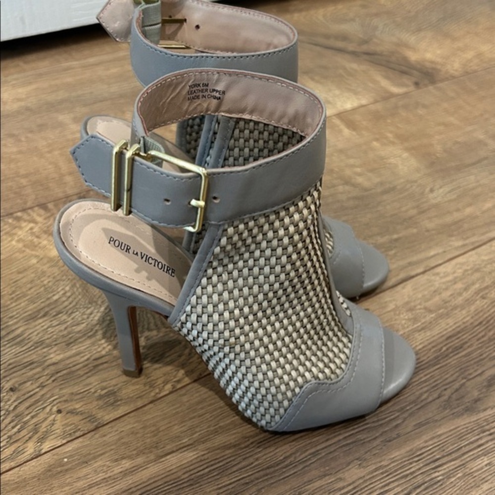 Pour La Victoire Gray and Tan Heels